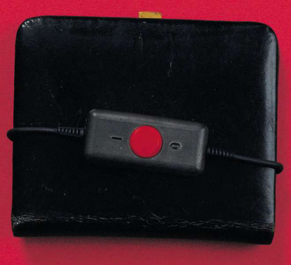 It opens you Ssamo, leather and plastic, constructed, 140 x 110 x 35 mm, 1999 (prototype)

