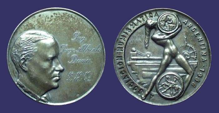 Tribute to Jorge Alberto Piana, Manger of Casa Piana Medal Factory
Artist name may be "Hucci" instead of "Bucci".
