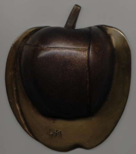 Apple
Cast Bronze, 100 x 105 x 5 mm, Uniface
Limited Edition of 24
