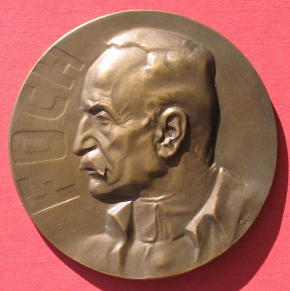 NEMON Oscar  - Marechal Foch
NEMON Oscar  (1906-1985)
Marechal Foch
A la gloire du Generalissime des Armees Alliees   (Le Comite belge)

One of the better portrait medals by Nemon and one of the more characteristic portraits of Foch.
Oscar Nemon was born in Yugoslavia on 13 March 1906; he was educated at Osijek, before studying in Vienna [Austria], Brussels [Belgium] and Paris [France]. In 1939 Nemon went to Britain where he became famous for portraits such as those of Winston Churchill.
